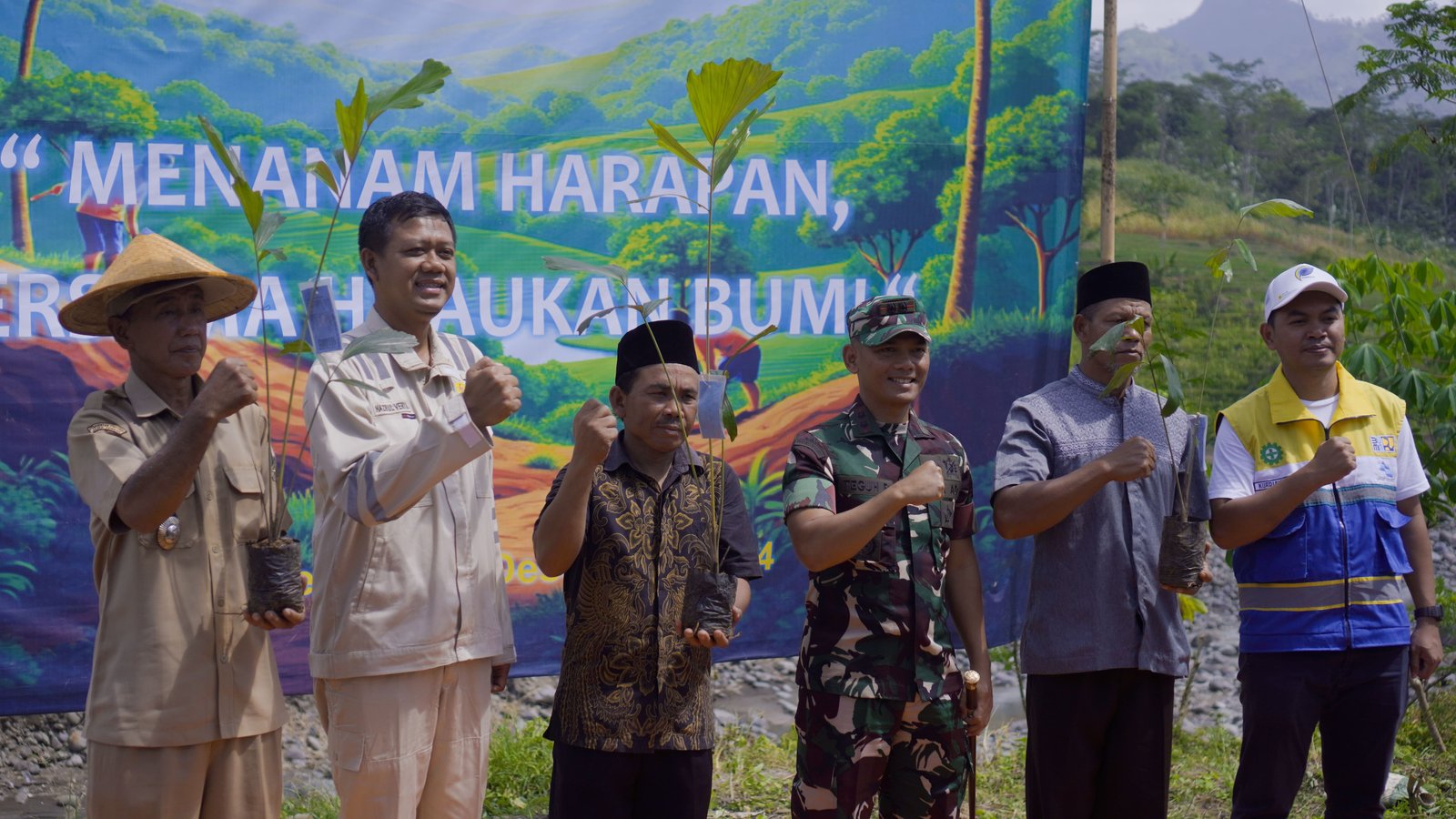 Penanaman 1000 Pohon Aren Tomohon di Desa Gumingsir Kecamatan Pagentan Kabupaten Banjarnegara